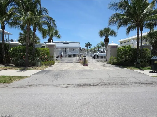 705  11th S ST, Naples, FL 34102