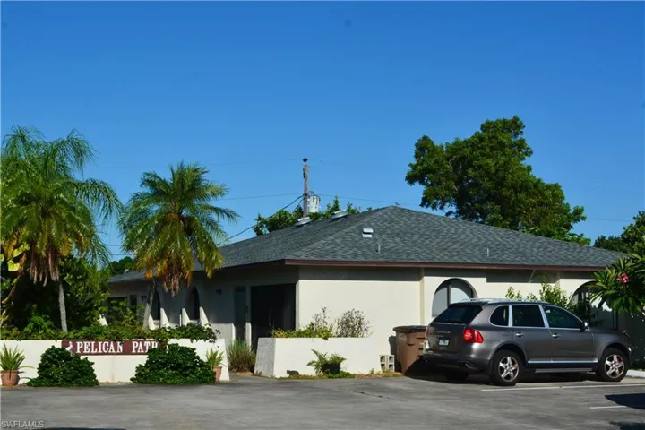 Ranch-style home featuring roof with shingles, stucco siding, and uncovered parking