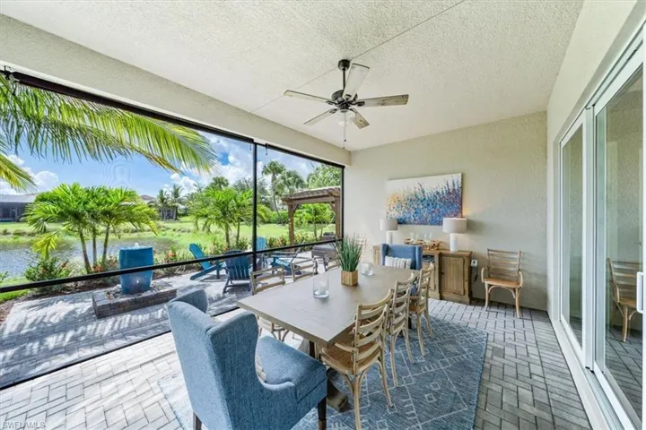 Sunroom with ceiling fan