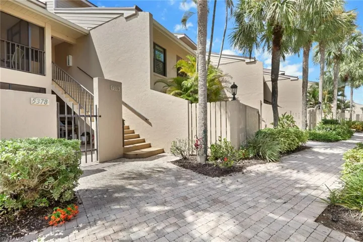 5376 Fox Hollow Dr 711, Naples, Florida 34104