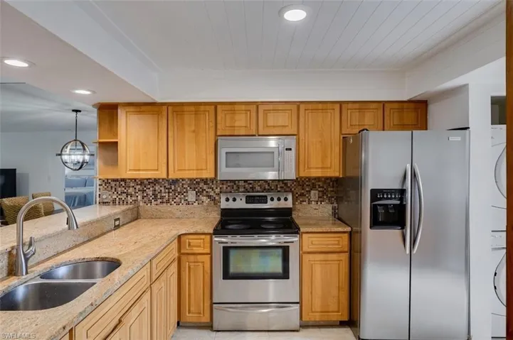 126 Pinebrook Dr, Fort Myers, Florida 33907