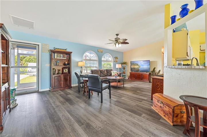 1307 NE 9th PL, CAPE CORAL FL 33909