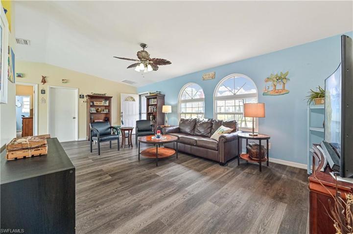 1307 NE 9th PL, CAPE CORAL FL 33909