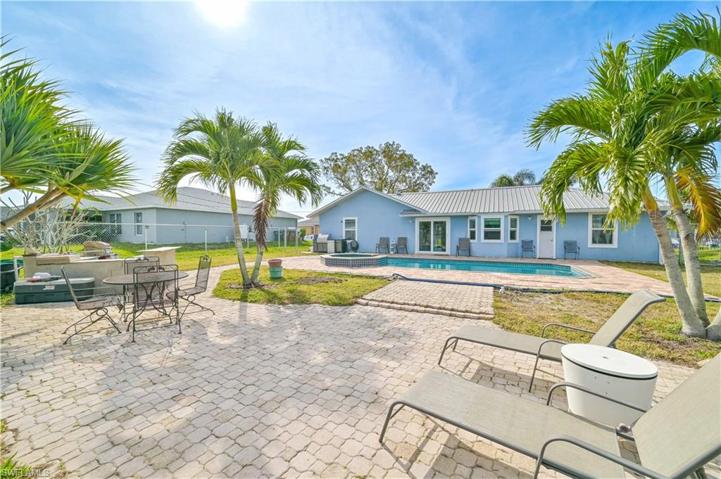 1307 NE 9th PL, CAPE CORAL FL 33909