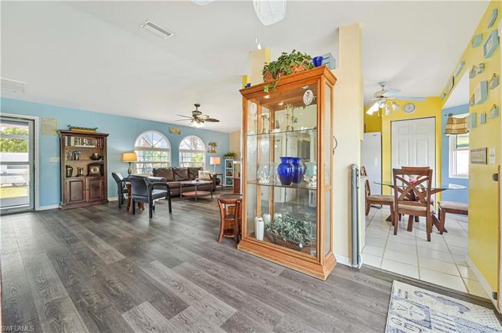 1307 NE 9th PL, CAPE CORAL FL 33909