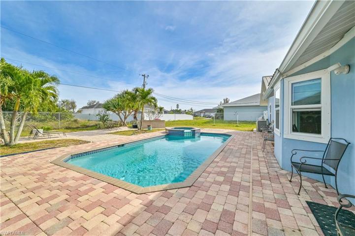 1307 NE 9th PL, CAPE CORAL FL 33909
