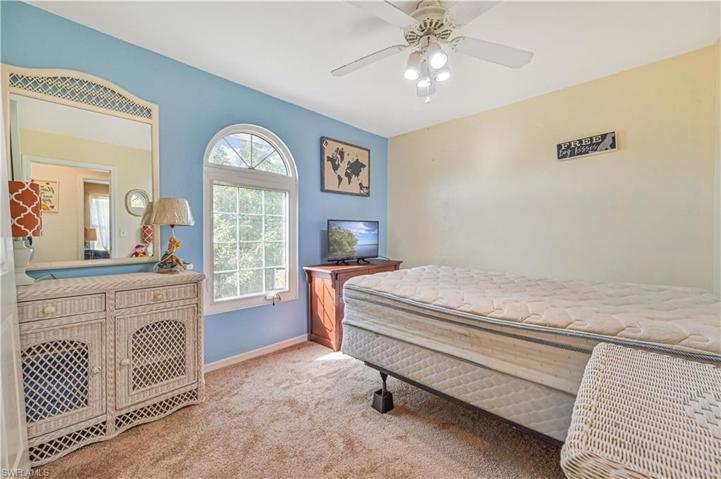 1307 NE 9th PL, CAPE CORAL FL 33909