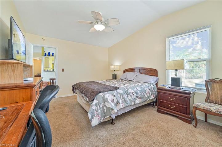 1307 NE 9th PL, CAPE CORAL FL 33909