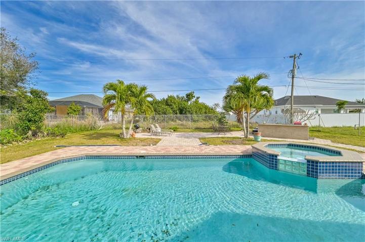 1307 NE 9th PL, CAPE CORAL FL 33909