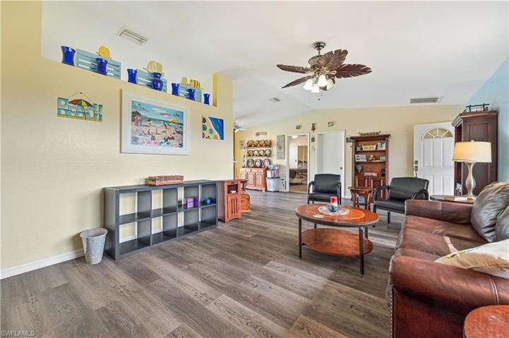 1307 NE 9th PL, CAPE CORAL FL 33909