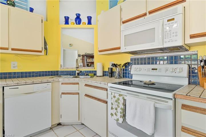 1307 NE 9th PL, CAPE CORAL FL 33909