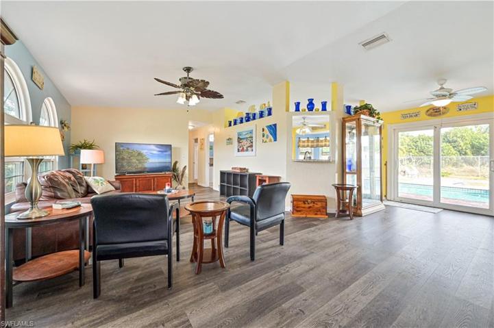 1307 NE 9th PL, CAPE CORAL FL 33909