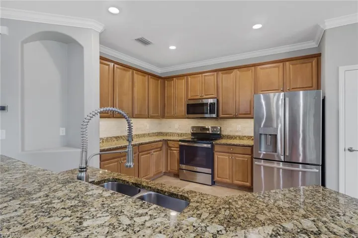 2118  Satsuma  LN, Naples, FL 34120