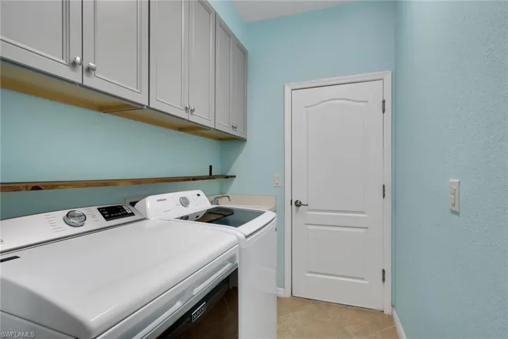 2118  Satsuma  LN, Naples, FL 34120