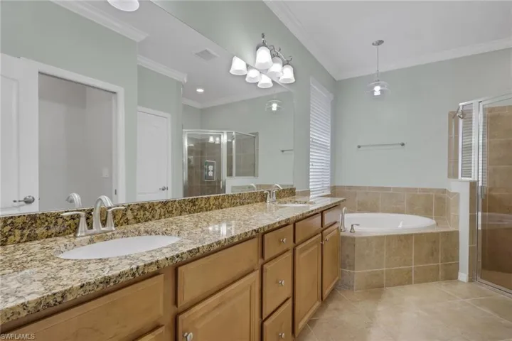 2118  Satsuma  LN, Naples, FL 34120