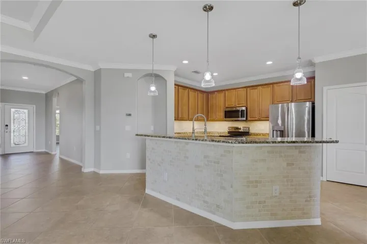 2118  Satsuma  LN, Naples, FL 34120