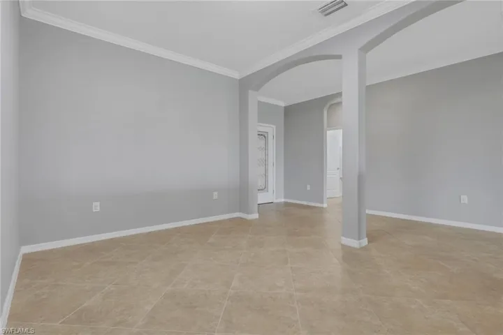 2118  Satsuma  LN, Naples, FL 34120