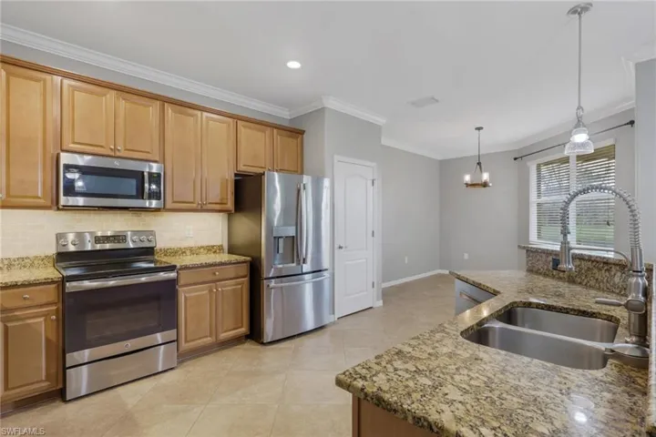 2118  Satsuma  LN, Naples, FL 34120