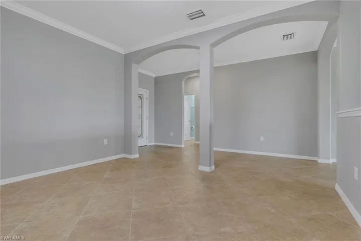 2118  Satsuma  LN, Naples, FL 34120