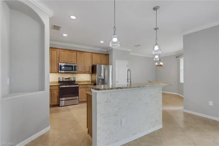 2118  Satsuma  LN, Naples, FL 34120