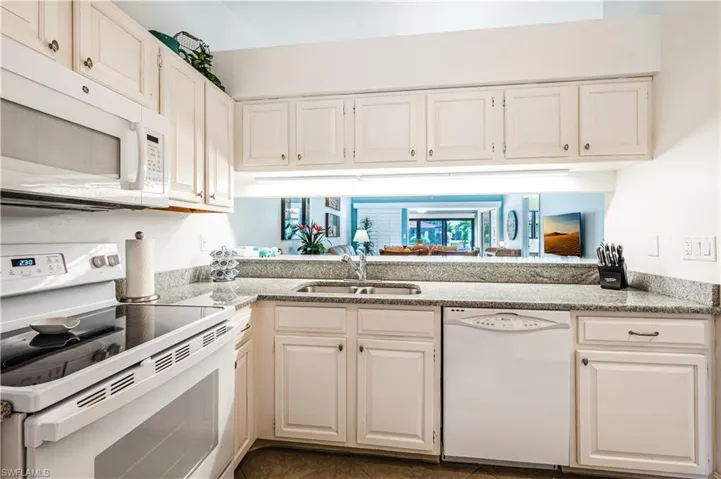 2036  Pine Isle  LN, Naples, FL 34112