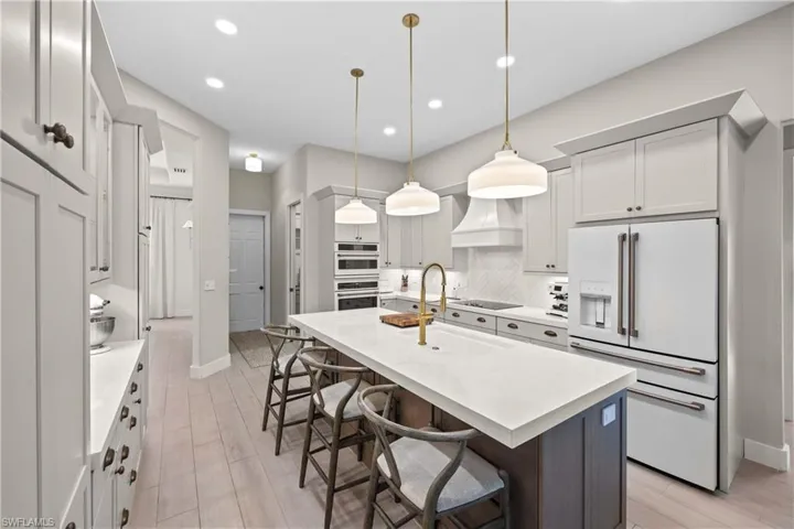 335  Cypress W WAY, Naples, FL 34110