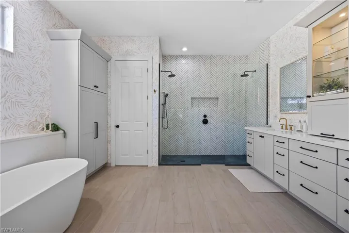 335  Cypress W WAY, Naples, FL 34110