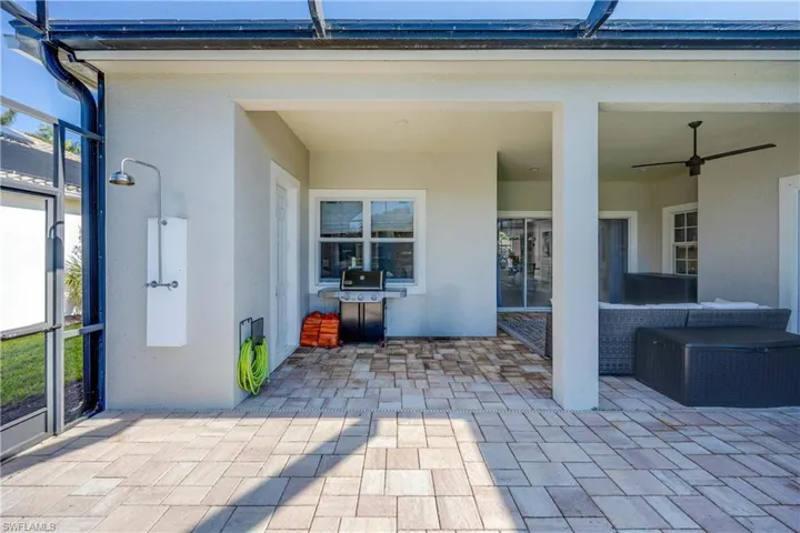 335  Cypress W WAY, Naples, FL 34110