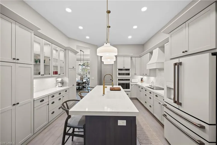 335  Cypress W WAY, Naples, FL 34110