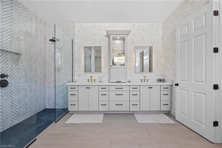 335  Cypress W WAY, Naples, FL 34110