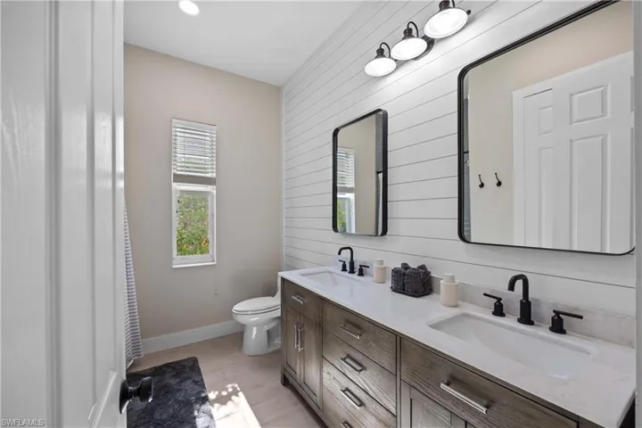 335  Cypress W WAY, Naples, FL 34110