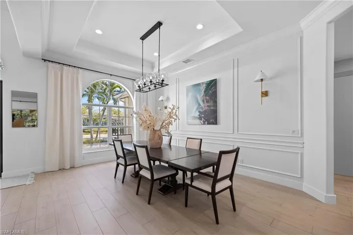 335  Cypress W WAY, Naples, FL 34110