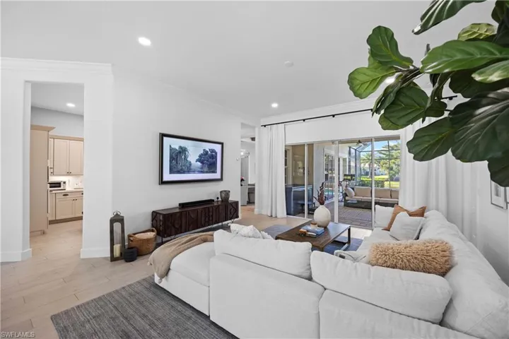 335  Cypress W WAY, Naples, FL 34110