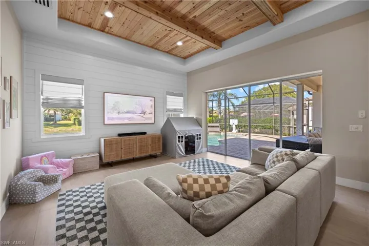 335  Cypress W WAY, Naples, FL 34110