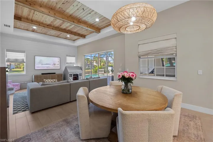 335  Cypress W WAY, Naples, FL 34110