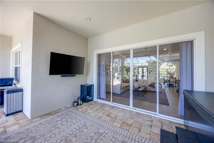 335  Cypress W WAY, Naples, FL 34110