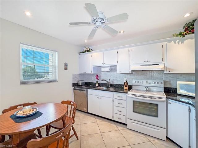 Eat-in Kitchen