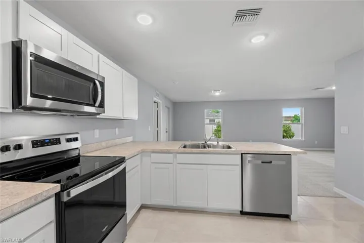 3515 72nd St W, Lehigh Acres Fl 33971