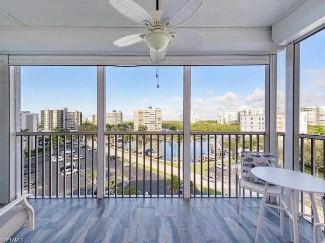 1  Bluebill  AVE, Naples, FL 34108
