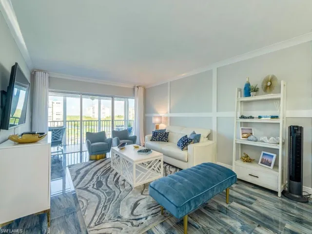 1  Bluebill  AVE, Naples, FL 34108