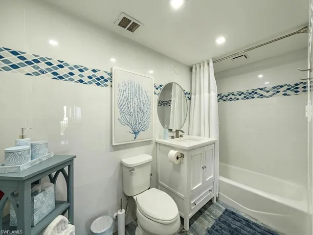 1  Bluebill  AVE, Naples, FL 34108