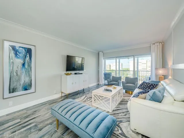 1  Bluebill  AVE, Naples, FL 34108