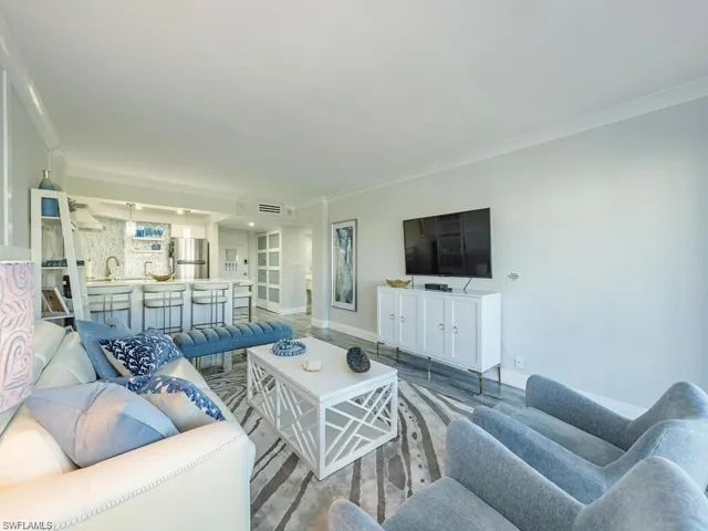 1  Bluebill  AVE, Naples, FL 34108