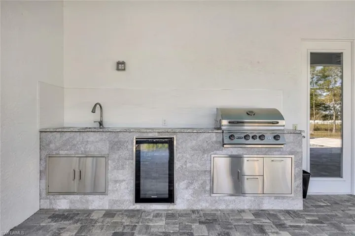 Outdoor Kitchen