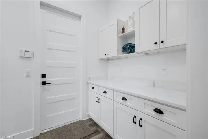 Butler Pantry/Bar