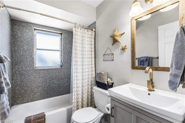 Tub/Shower in Primary Bathroom.