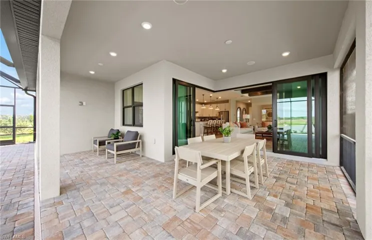 Interior photos are of a staged model home. Illustration purposes only. Options may vary.