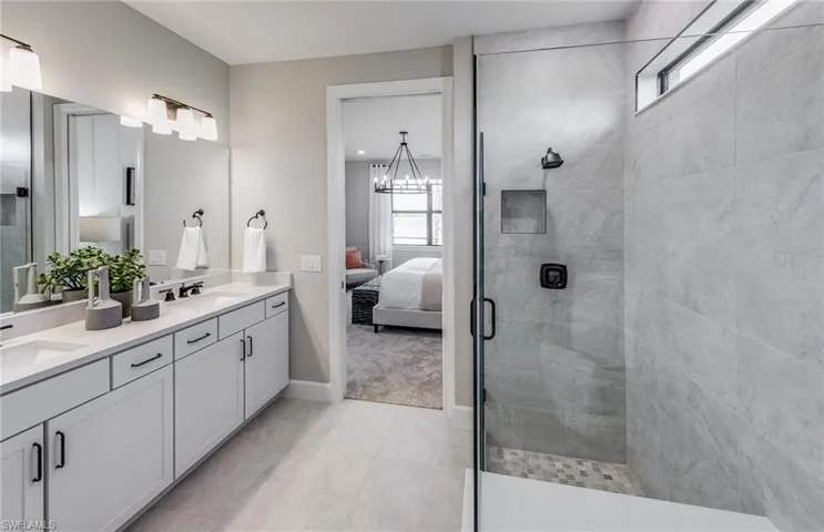 Interior photos are of a staged model home. Illustration purposes only. Options may vary.