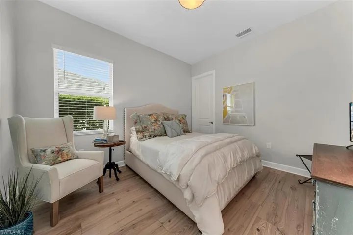 Guest bedroom #3 ensuite w/walk in closet and adjoining bathroom