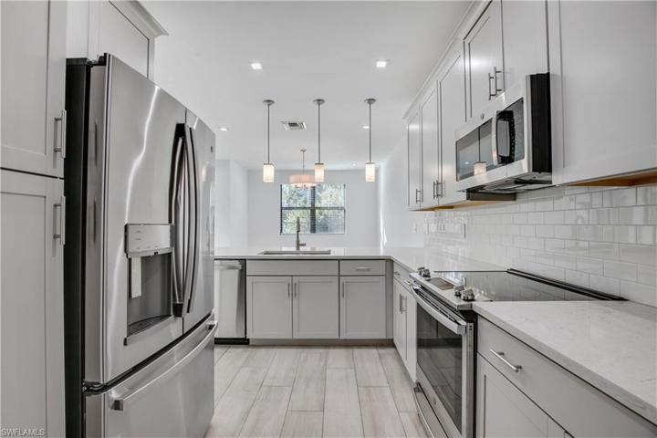 Upgraded kitchen appliances, countertop and backplash